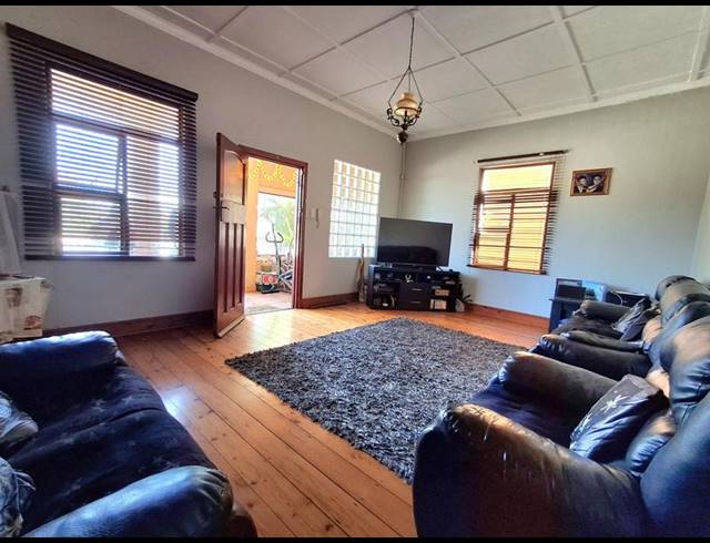 6 BEDROOM HOUSE FOR SALE IN DOONSIDE